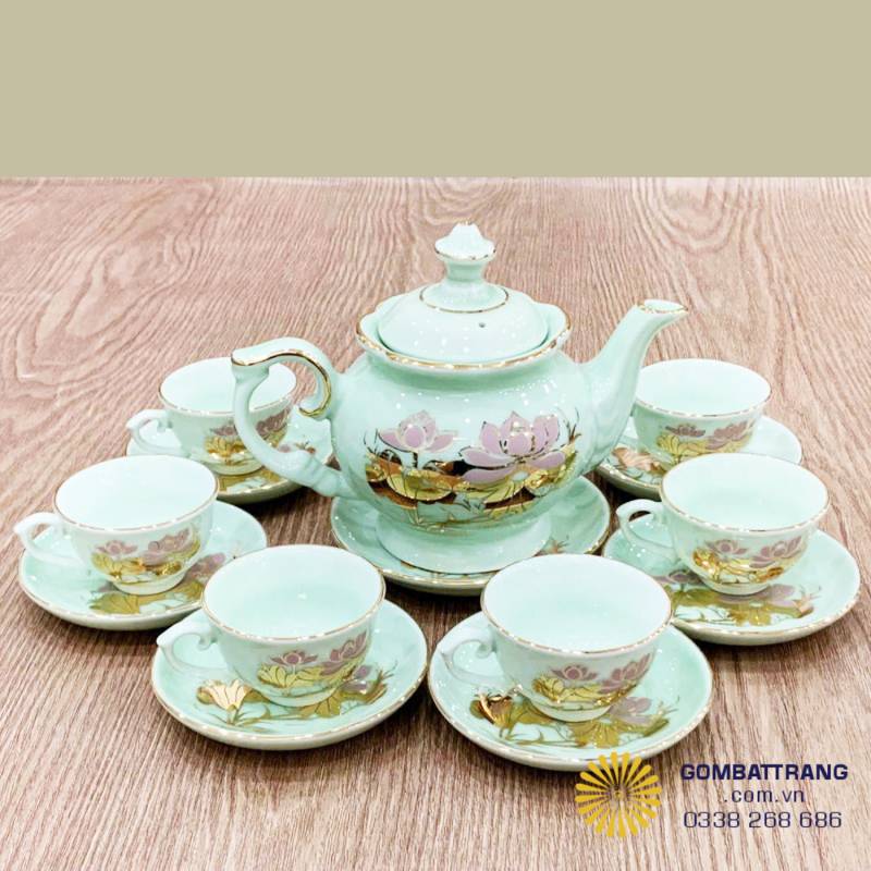 Bộ ấm chén vừa phù hợp cho thưởng trà hàng ngày, vừa làm vật trang trí sang trọng trong phòng khách, bàn làm việc hay không gian tiếp khách, hòa quyện giữa công năng và vẻ đẹp nghệ thuật.