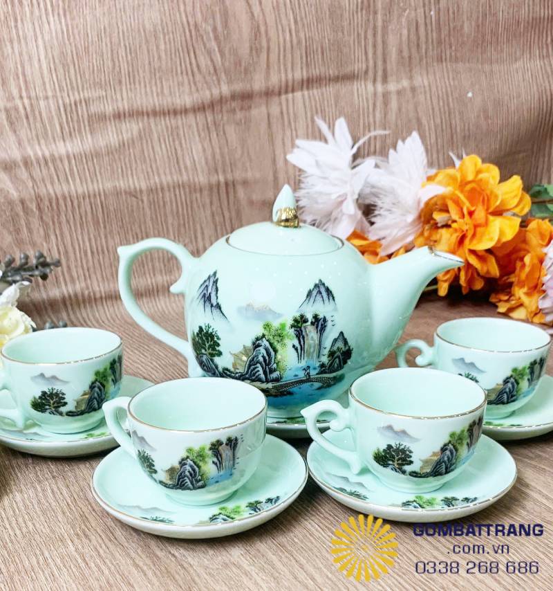 Thân ấm có dáng bầu tròn cân đối, phình đều, miệng thu gọn, tỉ lệ hài hòa chuẩn phong thủy.