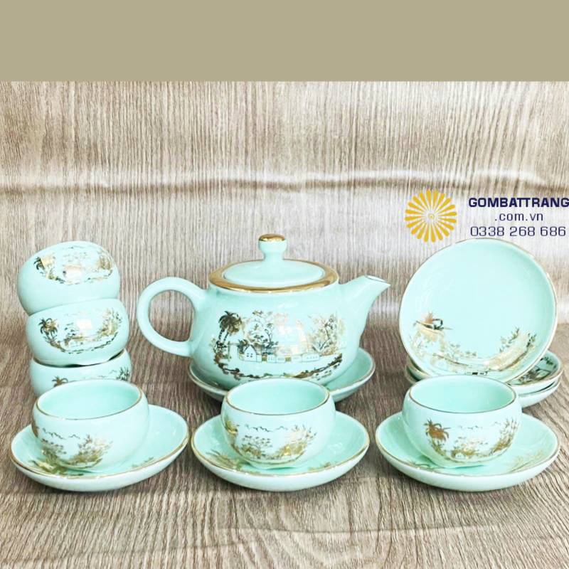 Toàn cảnh bộ ấm chén với tông men hài hòa, bố cục sang trọng làm nổi bật đường nét thủ công của sản phẩm.