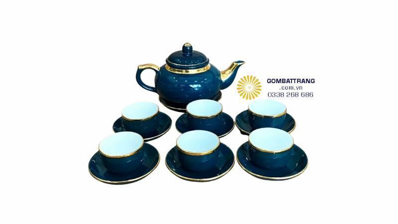 Tay cầm và vòi ấm vừa vặn, tạo cảm giác chắc chắn khi rót trà, mang lại trải nghiệm mượt mà và dễ chịu cho mỗi lần sử dụng.