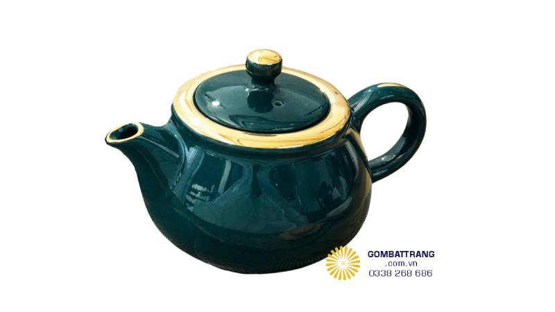 Không chỉ là vật dụng, bộ ấm chén còn là cầu nối cho những buổi trò chuyện thân mật, sum họp gia đình hay tiếp đãi bạn bè trong không khí gần gũi, ấm cúng.