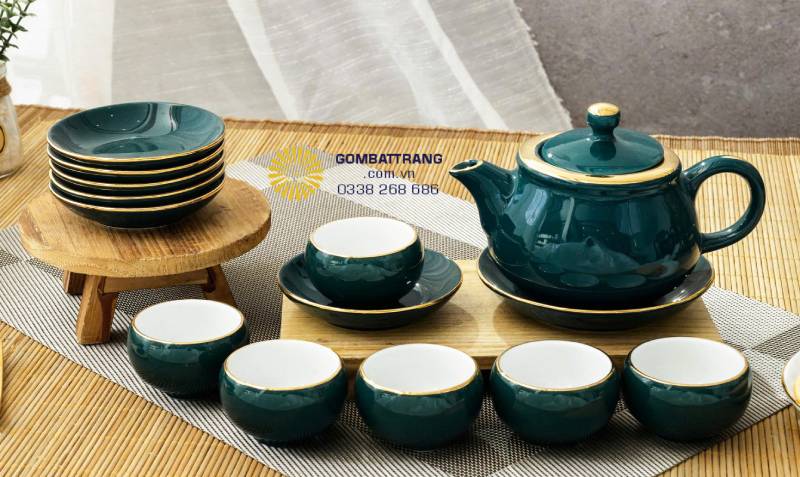 Thân ấm và vòi ấm: Thân ấm bầu tròn, vòi cong uyển chuyển, nắp ấm khít, mang đến trải nghiệm rót trà mượt mà, dễ dàng sử dụng hàng ngày.