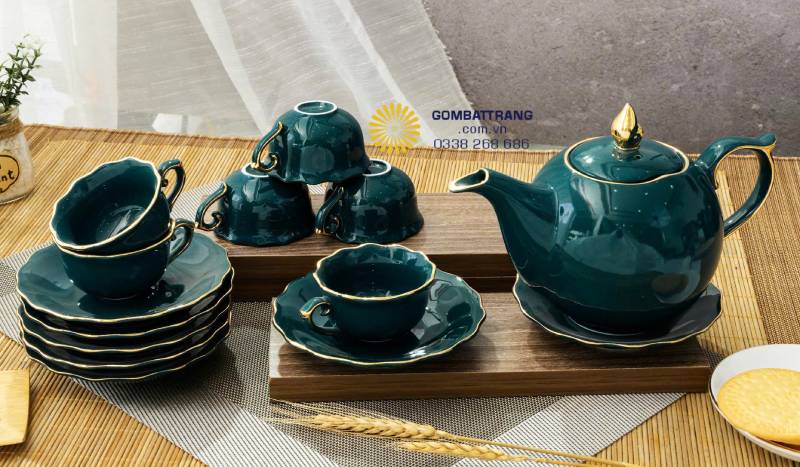  Đường vàng được vẽ tay và cố định trong lò nung, không lem, không bong khi rửa, hoàn toàn phù hợp dùng hàng ngày.