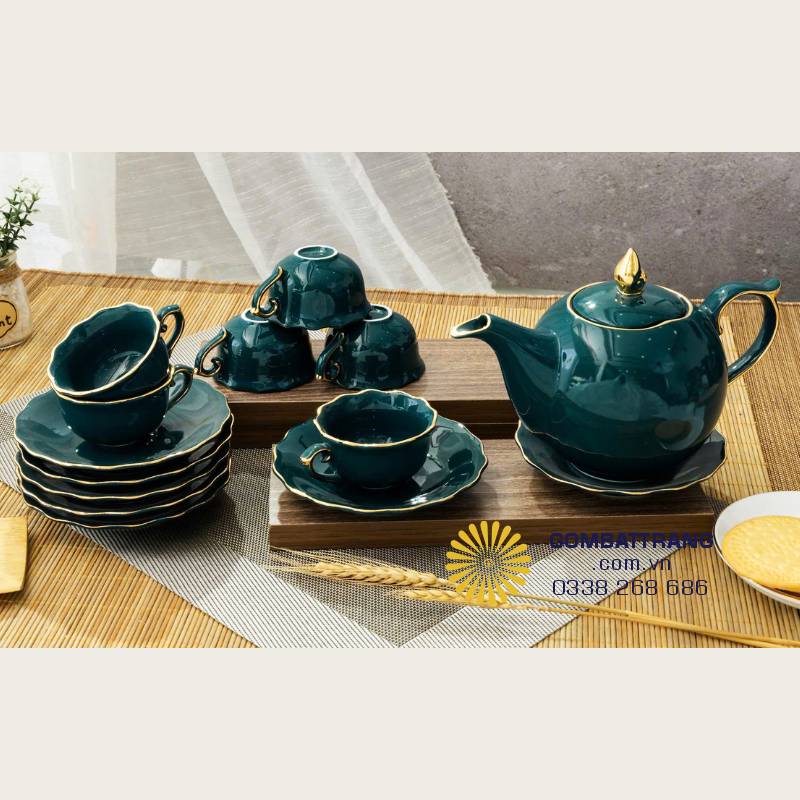  Men xanh Cửu Long được nung ở nhiệt cao, không phai, không ngả vàng khi dùng lâu, kể cả với trà đặc.