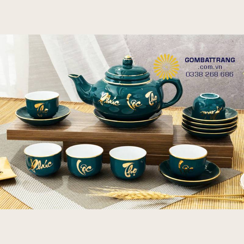 Những đường men bóng mịn và hoa văn sắc nét tạo nên vẻ đẹp sang trọng, khiến bất kỳ góc trà nào cũng trở nên đẳng cấp.