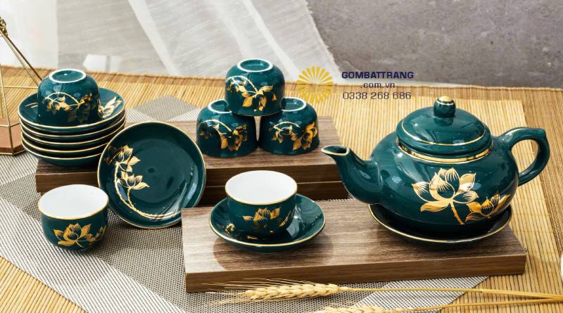 Thân ấm tròn trịa, vòi cong mềm mại, chén vừa tay, trải nghiệm thưởng trà hoàn hảo.