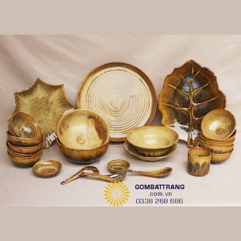 Bộ bát đĩa hỏa biến sắc kim vàng hổ phách mang lại vẻ đẹp đẳng cấp cho không gian nội thất hiện đại.
