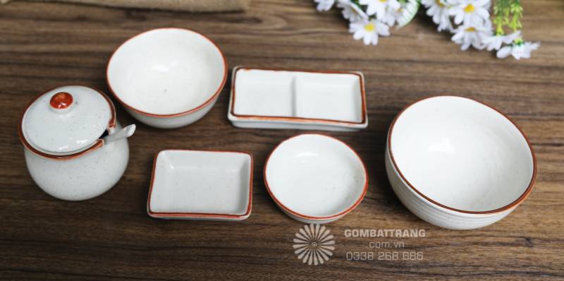 Hình dáng bát, đĩa đa dạng, cân đối, thuận tiện cho việc bày biện món ăn, giúp nâng tầm trải nghiệm ẩm thực.