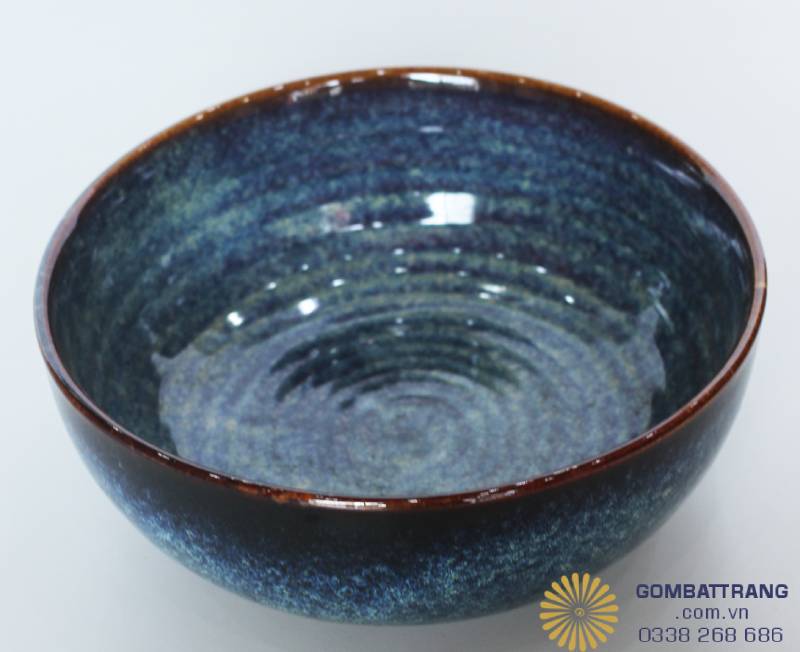 Bát cơm size tiêu chuẩn, men dày giúp cách nhiệt khi sử dụng liên tục