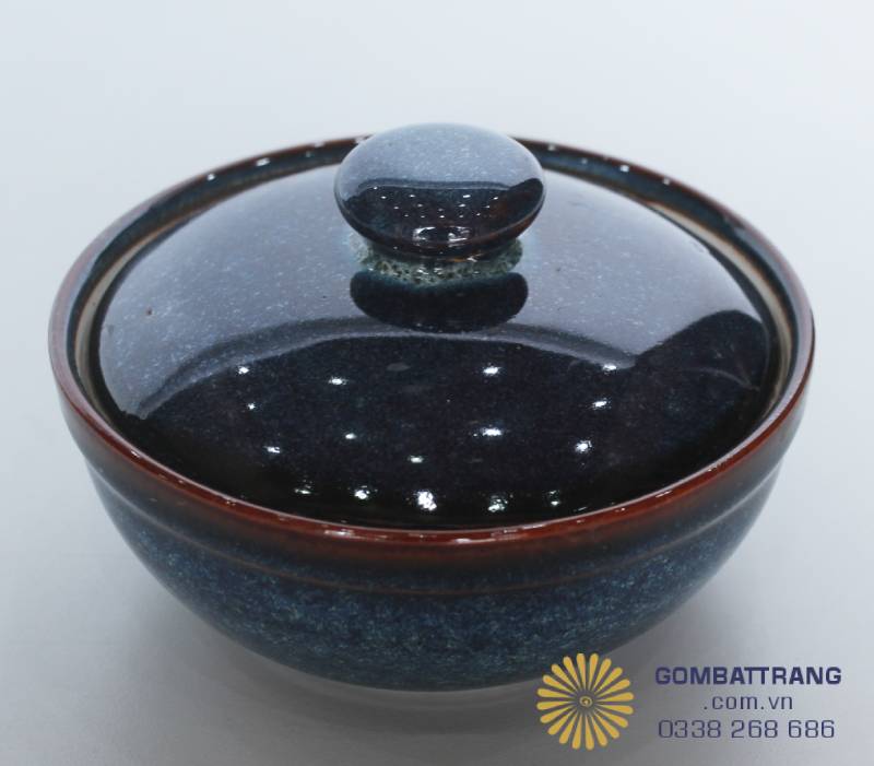 Bát âu có nắp giúp đồ ăn giữ được độ ấm, phù hợp với các món hầm