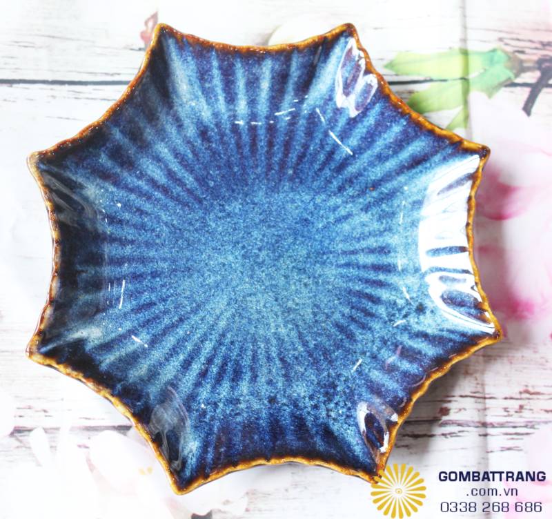 Bề mặt chống trầy: Lớp men bóng cao cấp không bám bẩn, không trầy xước bởi dao kéo, luôn sáng bóng