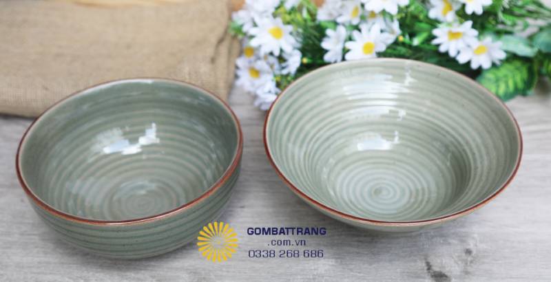 Bộ bát đĩa dễ kết hợp với nhiều loại bàn ăn và không gian khác nhau, từ căn bếp gia đình đến phòng ăn nhà hàng sang trọng.