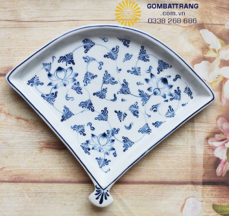 Kiểu dáng cách điệu nghệ thuật, thường dùng để bày các món khai vị, món cuốn hoặc trái cây tráng miệng, mang lại cảm giác thanh tao, nhẹ nhàng.