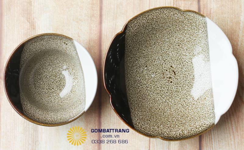 Đĩa tròn bản lớn dùng cho món chính (xào, mặn), kết hợp cùng bát con đồng bộ tạo sự nhất quán, chỉn chu cho từng khẩu phần ăn cá nhân.