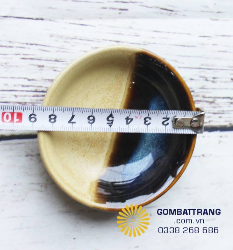 Được nung ở nhiệt độ 1200°C, bộ bát đĩa men hỏa biến từ Gombattrang.vn loại bỏ hoàn toàn tạp chất, bền chắc vượt thời gian và tuyệt đối an toàn trong máy rửa bát hay lò vi sóng