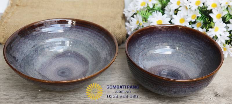 Bát con và tô canh: Thiết kế lòng sâu vừa phải, giữ nhiệt tốt, giúp món ăn gọn gàng và nổi bật trên bàn tiệc.