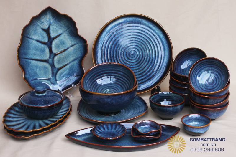 Màu men hỏa biến độc bản: Sắc xanh đại dương biến ảo tự nhiên dưới tác động của lửa, đảm bảo mỗi sản phẩm là duy nhất và không trùng lặp