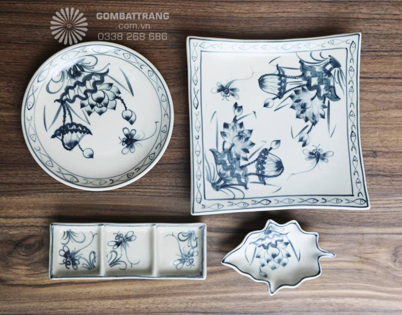  Đĩa tròn lòng sâu, bố cục hoa văn được tiết chế, giúp làm nổi món ăn chính mà không gây rối mắt khi trình bày.