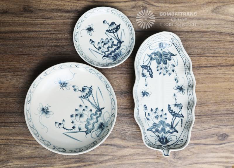  Đĩa dáng lá mang lại điểm nhấn sinh động cho bàn ăn, thường được sử dụng cho món khai vị, trái cây hoặc các món trang trí nhẹ.