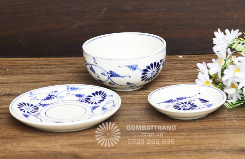 Thành bát vừa phải, miệng loe nhẹ giúp cầm chắc tay, sử dụng thoải mái trong bữa ăn hằng ngày.