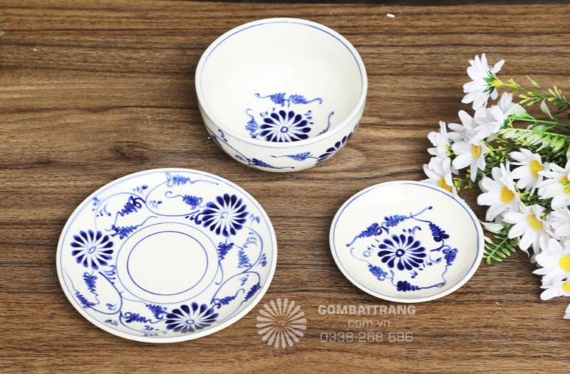 Thiết kế kết hợp dáng tròn bo góc, giúp việc bày món linh hoạt và hài hòa hơn.