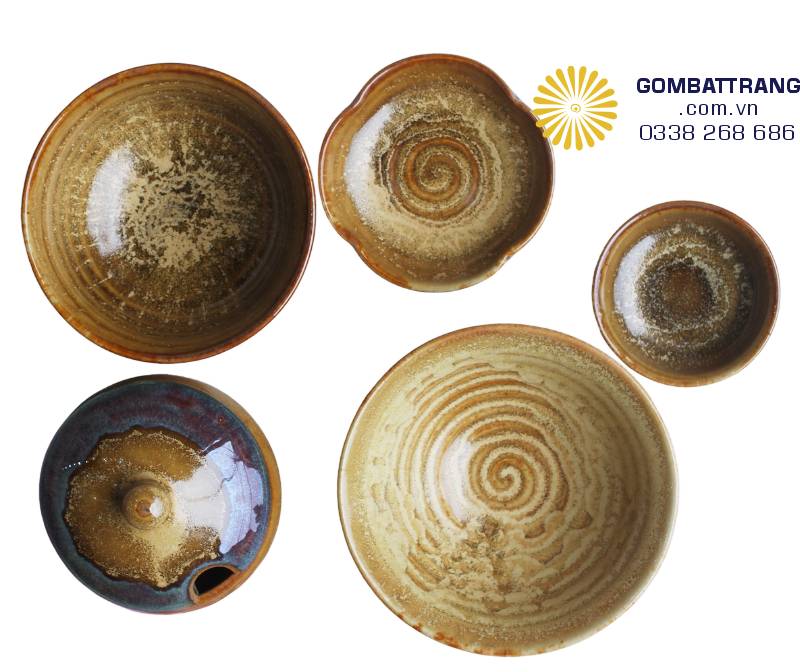 Thố sứ có nắp men hỏa biến dùng đựng canh hoặc súp, giữ nhiệt tốt và trang trọng cho dịch vụ room service.