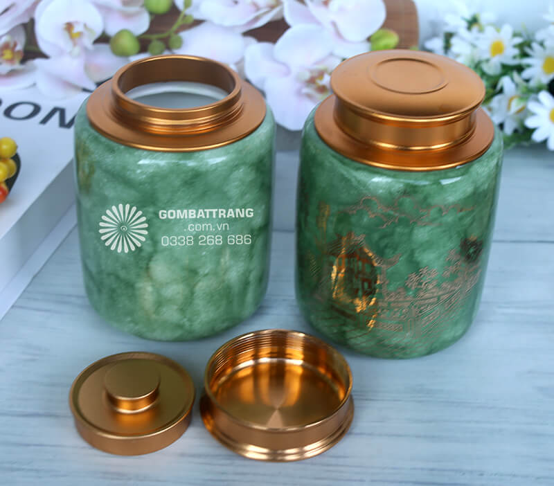 Điểm đặc biệt của hộp đựng chè bằng sứ cao cấp chính là sự kết hợp hài hòa giữa công năng và giá trị văn hóa