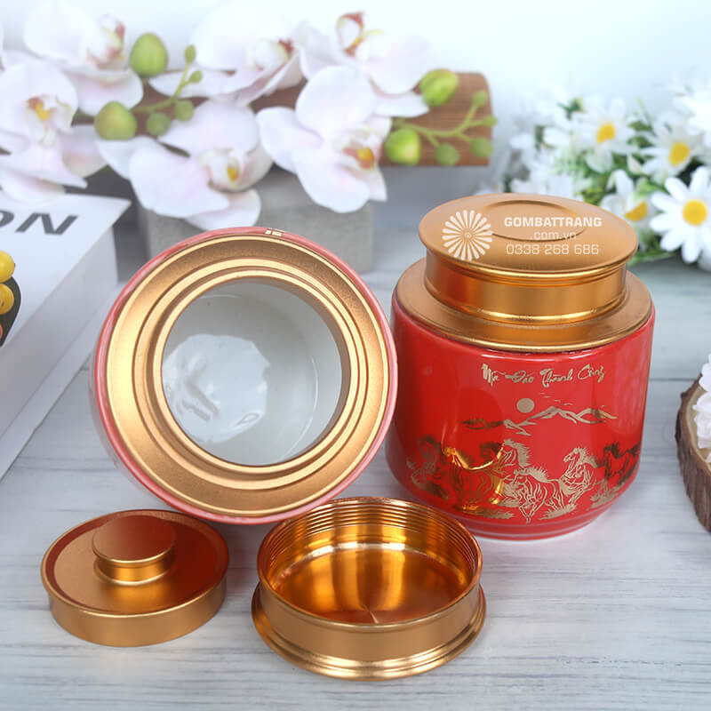 Lọ đựng trà gốm sứ là khoản đầu tư thông minh cho người sành trà, sử dụng được nhiều năm mà vẫn giữ nguyên vẻ đẹp ban đầu