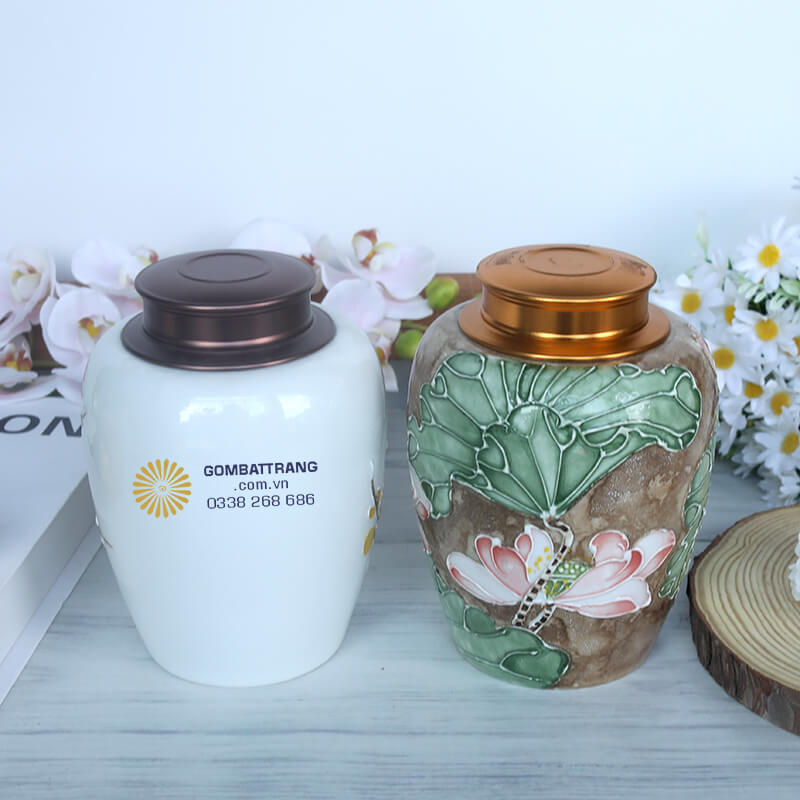 Hộp đựng chè khô được làm thủ công từ gốm sứ Bát Tràng mang đến độ bền vượt trội