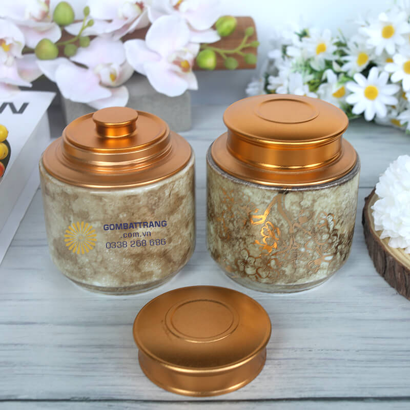 Hộp đựng trà cao cấp mạ vàng này dễ dàng hòa hợp với nhiều phong cách nội thất khác nhau