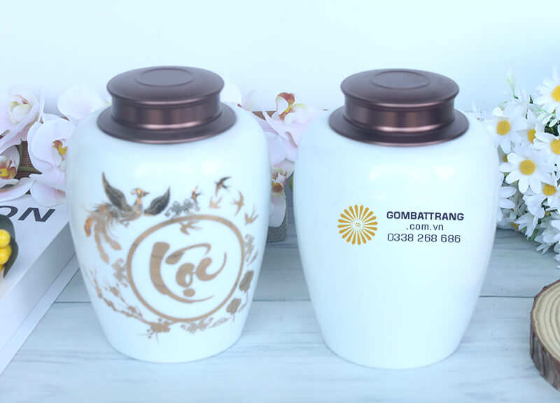 Hộp đựng trà bằng gốm được làm từ chất liệu gốm sứ cao cấp, có khả năng cách ly tuyệt vời với ánh sáng, độ ẩm và mùi bên ngoài
