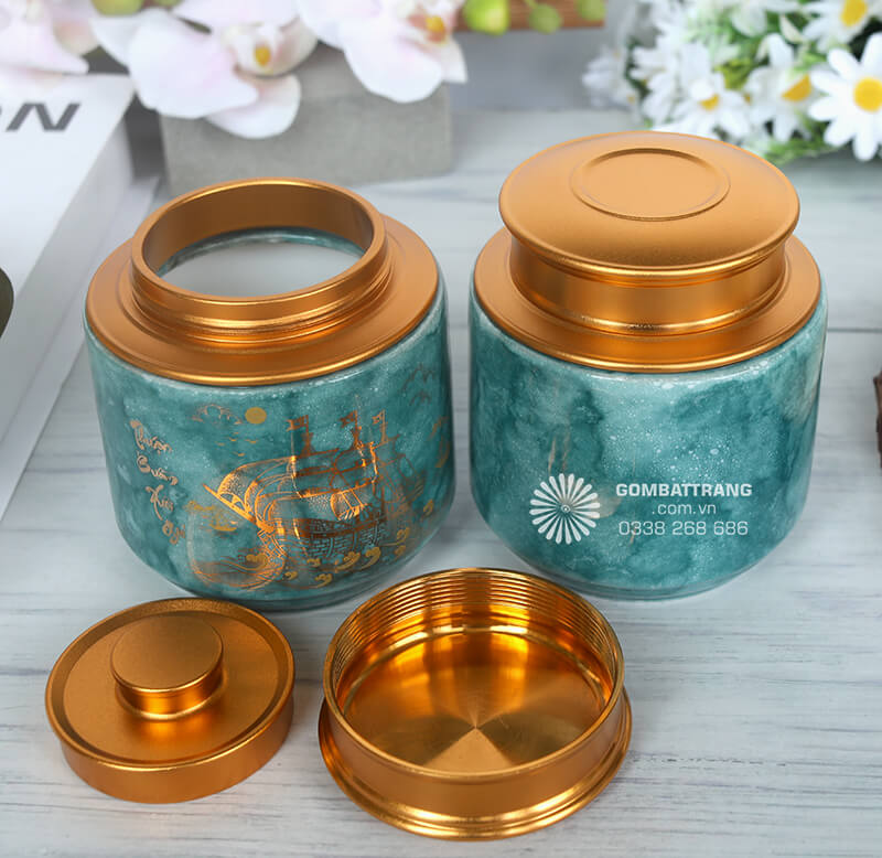 Trưng bày hộp đựng trà bằng gốm thể hiện gu thẩm mỹ tinh tế và mang ý nghĩa phong thủy tốt lành cho gia đình