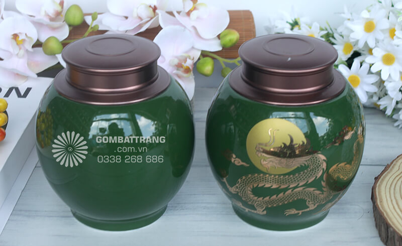 Họa tiết chữ Lộc và hình rồng mạ vàng không chỉ mang đến vẻ đẹp thị giác mà còn chứa đựng những lời chúc về tài lộc và thành công