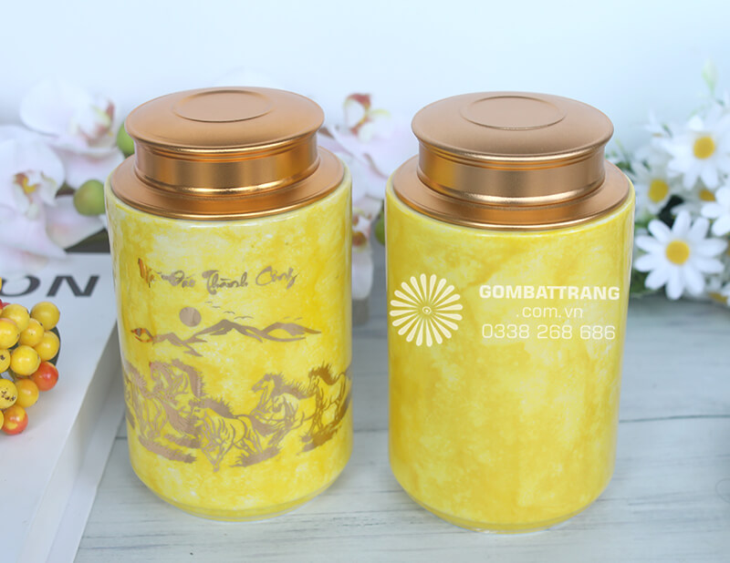 Hộp đựng trà đẹp từ làng gốm Bát Tràng luôn được đánh giá cao về cả chất lượng lẫn thẩm mỹ