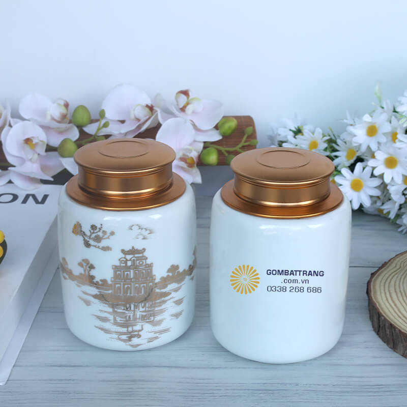 Bộ đôi lọ đựng trà gốm sứ không chỉ là vật dụng lưu trữ mà còn là món đồ trang trí tinh tế cho không gian sống