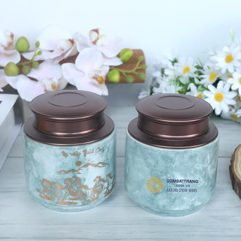Hũ đựng trà bằng sứ Bát Tràng còn là món quà tặng đầy ý nghĩa cho nhiều dịp đặc biệt