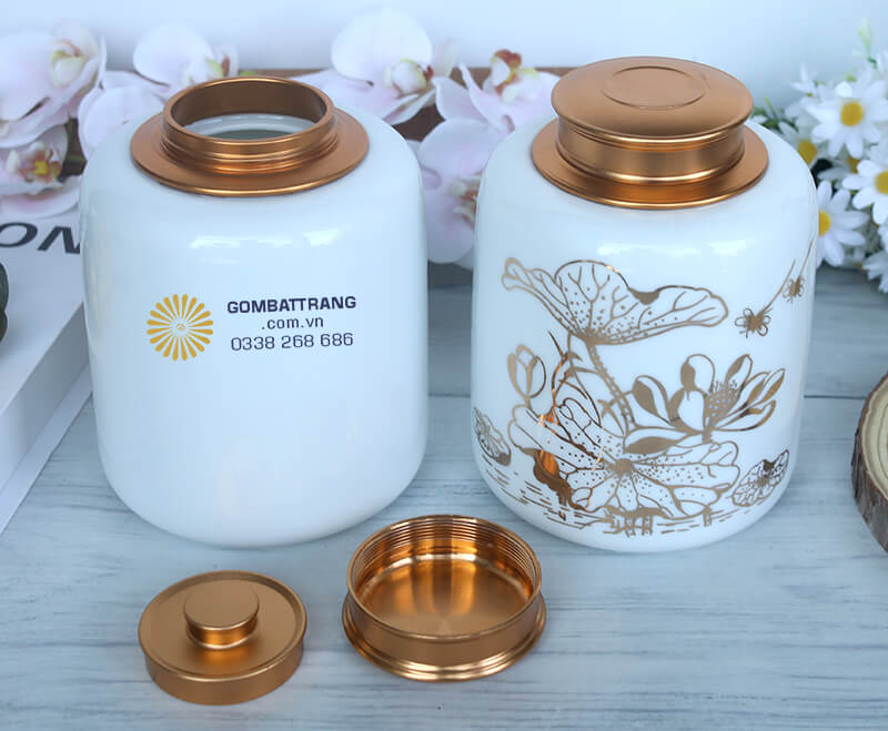 Khi đặt hộp đựng chè khô trong nhà, gia chủ như đang tạo ra luồng năng lượng giúp mọi công việc đều đạt được thành công mỹ mãn