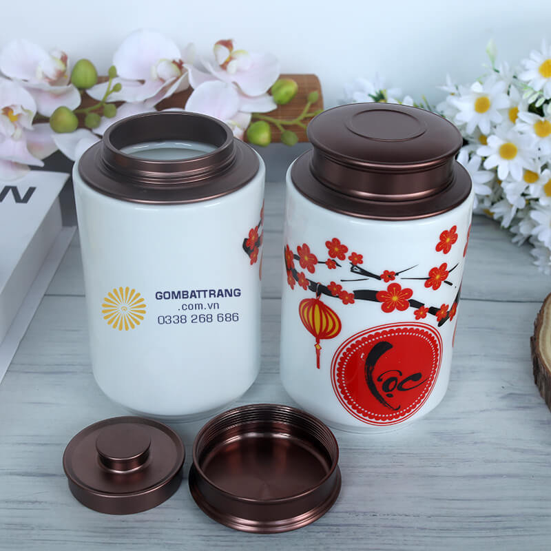 Không chỉ là vật dụng bảo quản, hủ đựng trà đẹp này còn là món đồ trang trí sang trọng cho không gian bàn trà