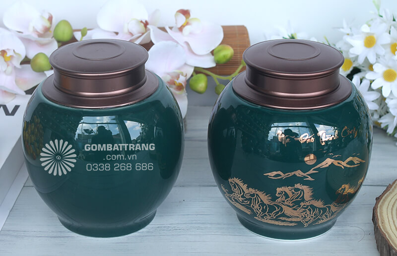 Điểm nhấn độc đáo và giá trị phong thủy của hũ đựng trà bát tràng nằm ở những họa tiết mạ vàng mang nhiều ý nghĩa tốt lành