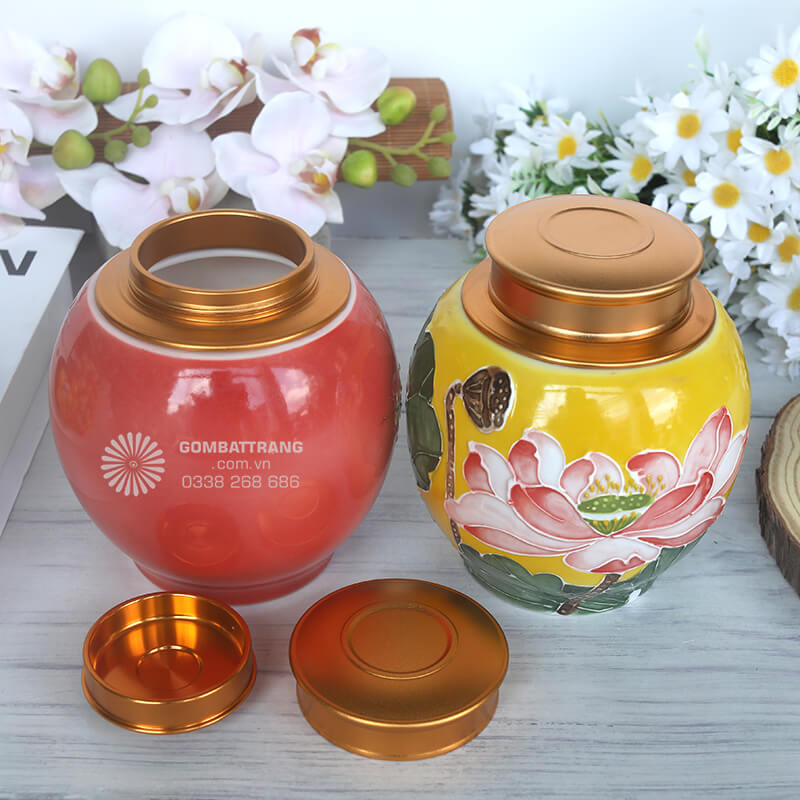 Lọ đựng trà gốm sứ rất thích hợp làm hộp đựng trà cao cấp dành tặng người thân, đối tác trong các dịp lễ, Tết