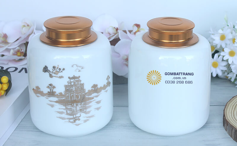 Bộ hũ sứ đựng trà được chế tác từ sứ trắng cao cấp, mang lại cảm giác tinh tế và sang trọng ngay từ cái nhìn đầu tiên