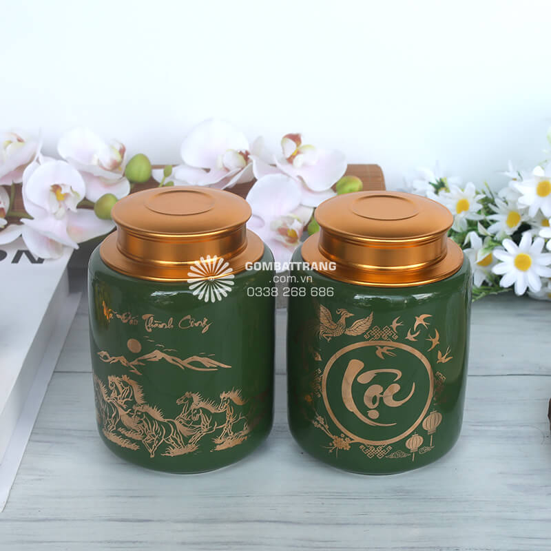 Hũ gốm đựng trà với nắp đậy khít chặt giúp cách ly hoàn toàn không khí bên ngoài, bảo vệ lá trà khỏi độ ẩm