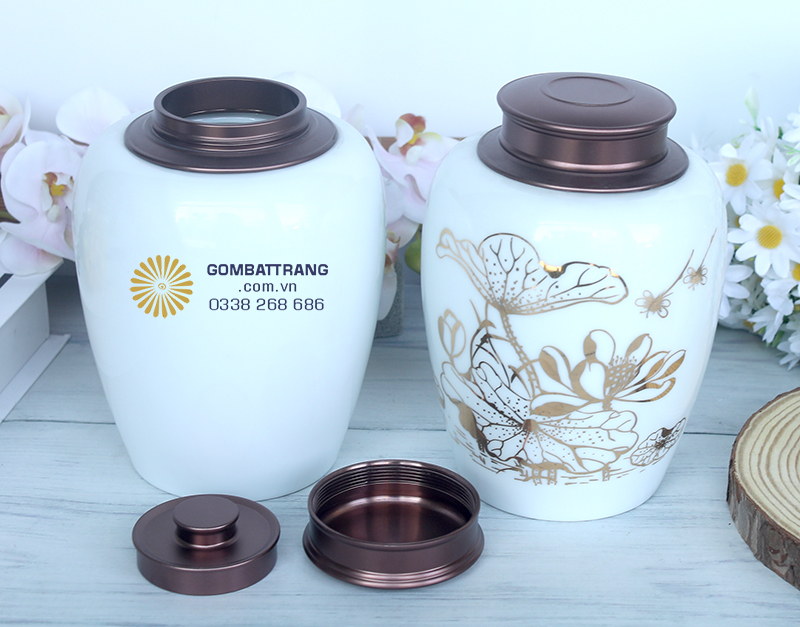 Hũ đựng chè bằng gốm sứ giúp bảo quản chè khô được tươi lâu hơn