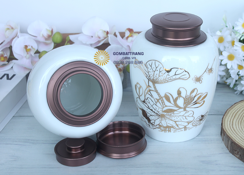 Lọ đựng chè Bát Tràng là món quà tặng hoàn hảo cho các dịp khai trương, tân gia hay Tết Nguyên Đán