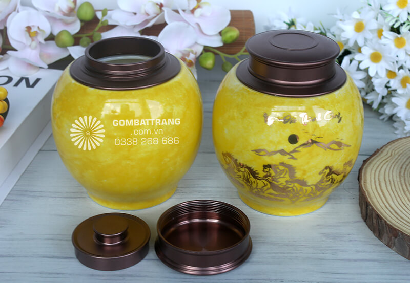 Lọ đựng chè đẹp&nbsp;tô điểm bởi tranh phong cảnh làng quê Bắc Bộ thơ mộng