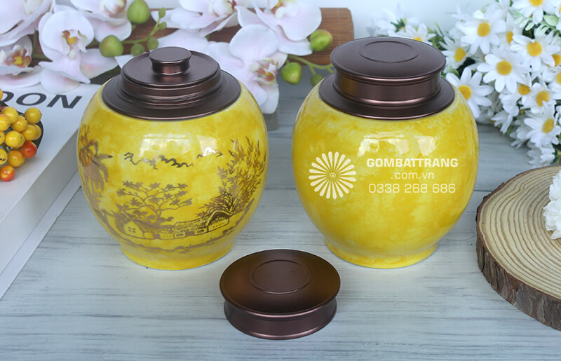 Khi đặt trên bàn trà cùng bộ ấm chén, lọ đựng chè bát tràng sẽ làm tăng thêm vẻ quý phái, đẳng cấp cho không gian thưởng trà