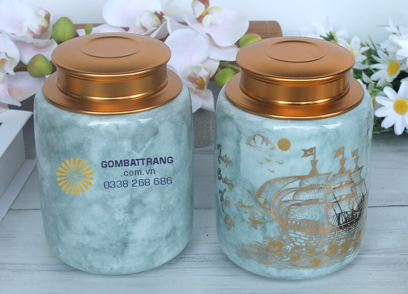 Lọ đựng chè đẹp là sự kết hợp hoàn hảo giữa nghệ thuật gốm sứ truyền thống và ý nghĩa may mắn, thịnh vượng