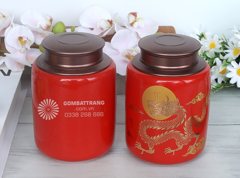 Nếu bạn đang tìm kiếm một món quà biếu sang trọng, lọ đựng chè Bát Tràng chắc chắn sẽ khiến người nhận hài lòng