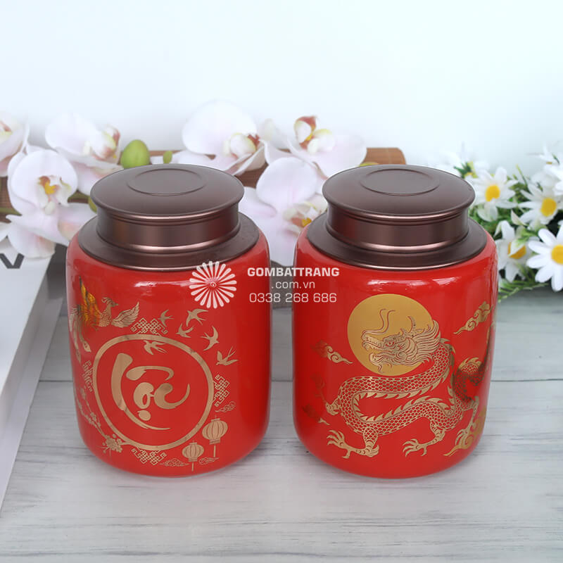 Lọ đựng trà gốm sứ không chỉ là vật dụng bảo quản trà mà còn là món đồ trang trí mang tính nghệ thuật cao