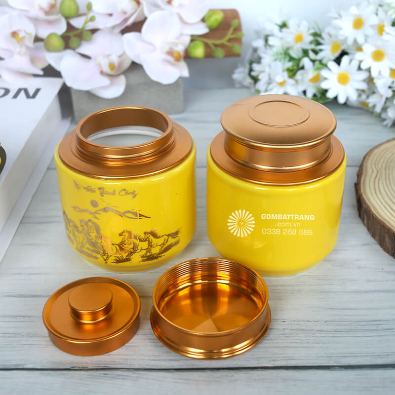 Lọ đựng chè bát tràng này có khả năng cách nhiệt tốt, ổn định nhiệt độ, bảo vệ lá trà khỏi tác động của môi trường bên ngoài